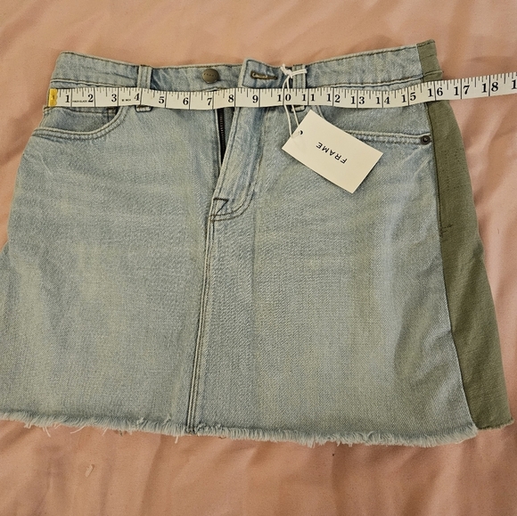 Frame Mini Skirt Cargo Mix in Canteburry Two Tone Denim & Green Skirt Size 26 - Picture 2 of 5